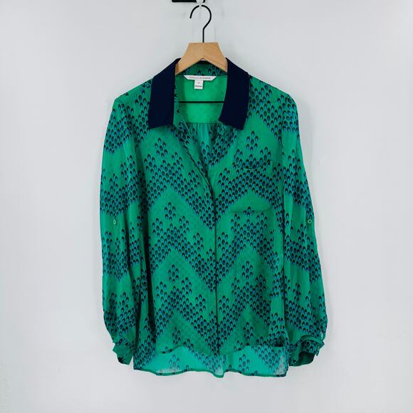 Diane von Furstenberg 100% Silk Blouse Size M Green Navy Chevron Print Top - Picture 9 of 9